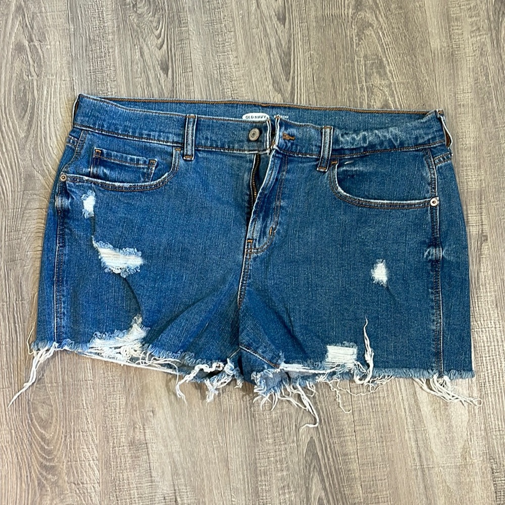 Old Navy boyfriend mid-rise jean shorts
